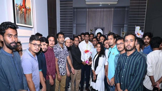 কুবির নবনিযুক্ত উপাচার্যের সঙ্গে ছাত্রদলের শুভেচ্ছা বিনিময়